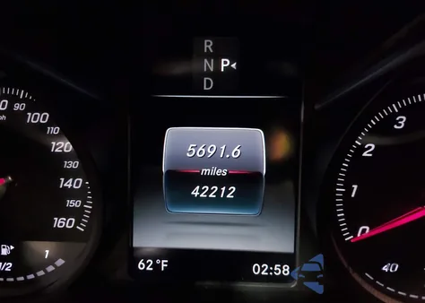 2016 Mercedes-Benz C 300 4Matic z USA, uszkodzony, nr VIN 55SWF4KB5GU166815